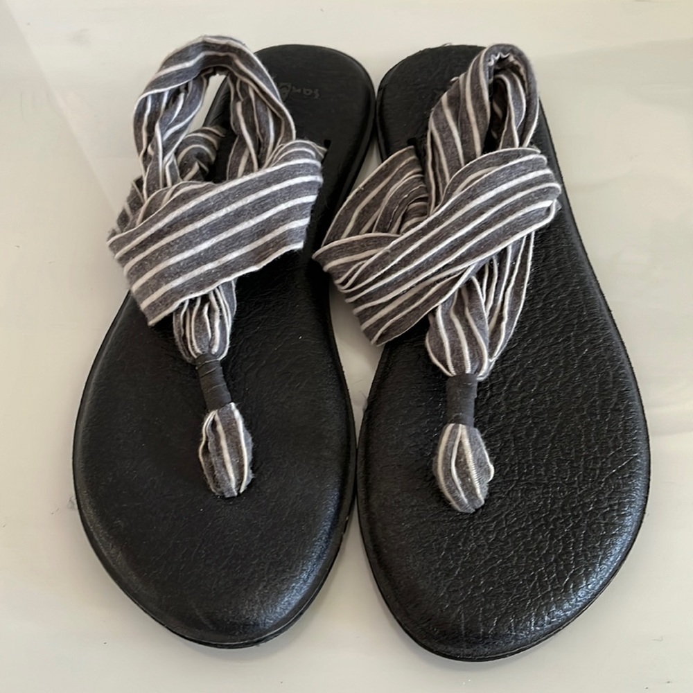 Sanuk yoga mat sandals